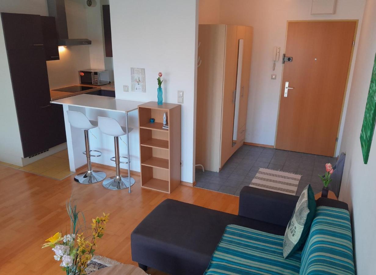 Serviced Apartment With Sunny Balcony Вена Экстерьер фото
